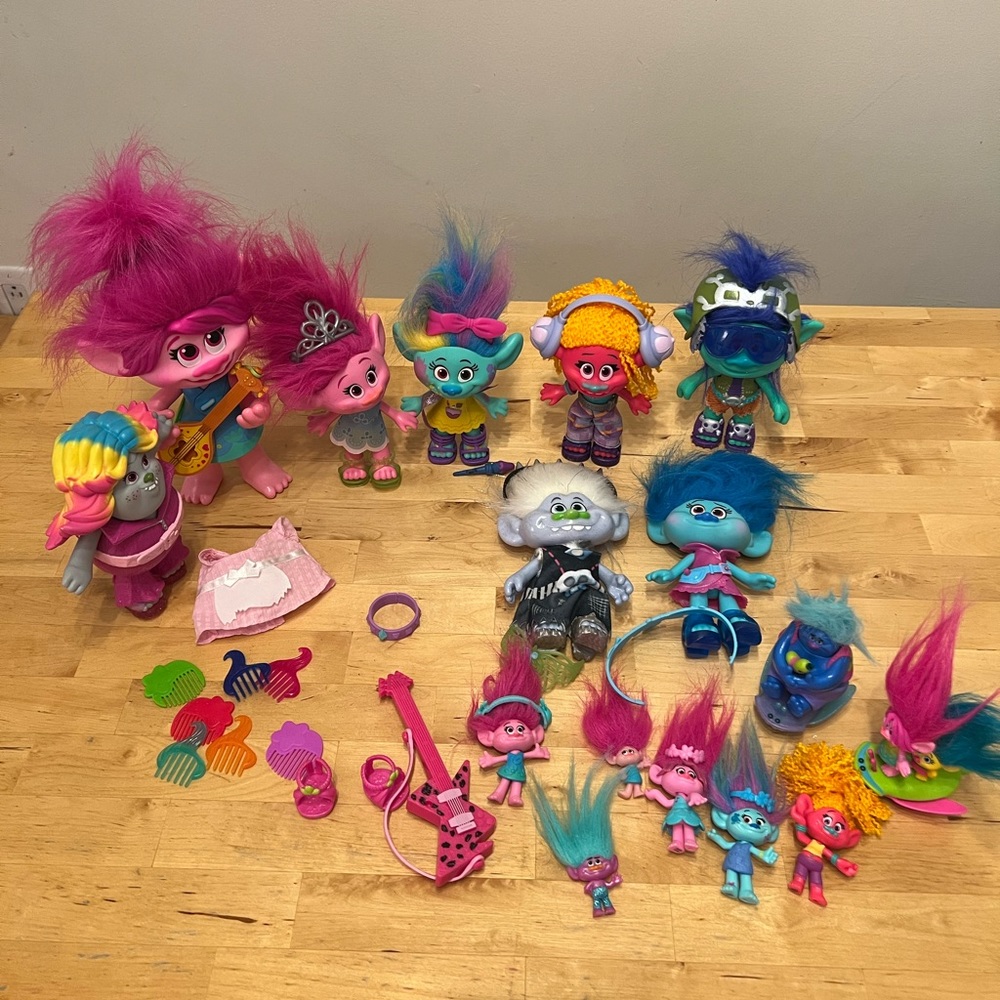Lot of Dreamworks Trolls Dolls and Accessories - Large Poppy doll sings